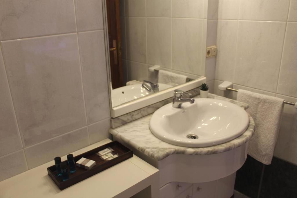 Hotel La Zubia , Granada エクステリア 写真