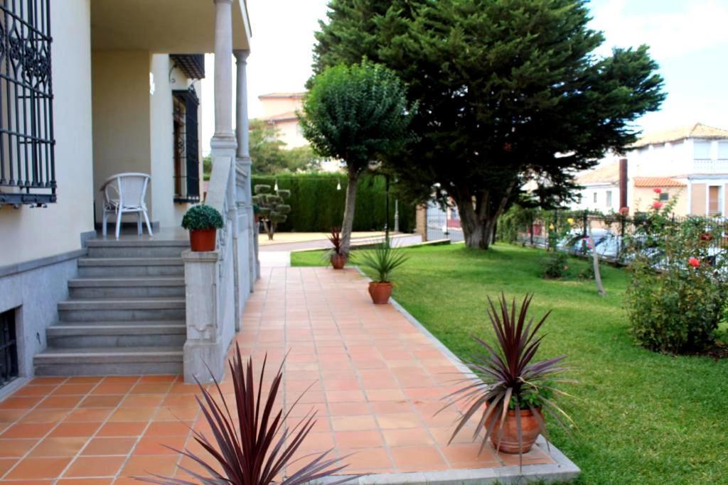 Hotel La Zubia , Granada エクステリア 写真